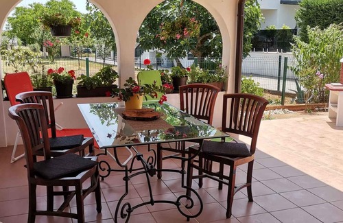 Sikici Casa | Apartamento vacacional con una gran terraza y aire acondicionado