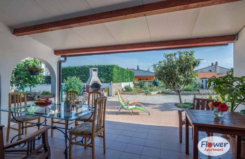 Sikici Casa | Apartamento vacacional con una gran terraza y aire acondicionado