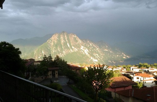 Fonteno Apartamento | Casa de vacaciones con preciosas vistas al lago Iseo para 6 personas.