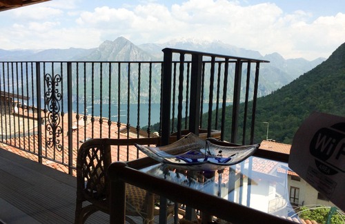 Fonteno Apartamento | Casa de vacaciones con preciosas vistas al lago Iseo para 6 personas.