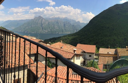 Fonteno Apartamento | Casa de vacaciones con preciosas vistas al lago Iseo para 6 personas.