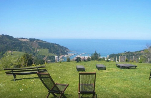 Deba Casa | Casa de vacaciones con vistas a la montaña, jardín privado y Wi-Fi