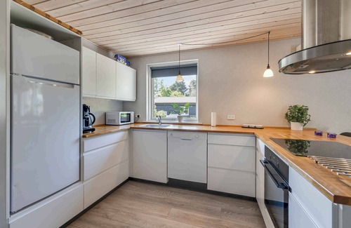 Hoensinge Casa | Holiday home with outdoor jacuzzi and shelter