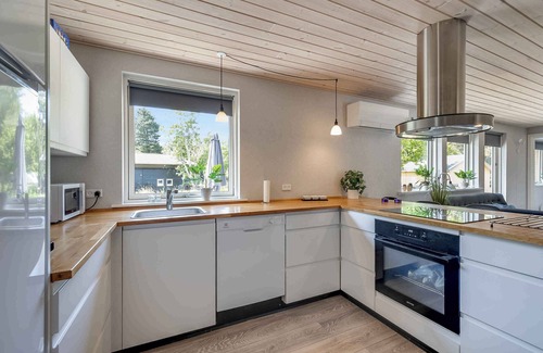 Hoensinge Casa | Holiday home with outdoor jacuzzi and shelter