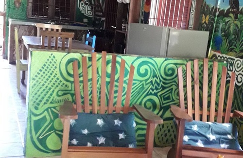 Cahuita Casa | Casa de vacaciones con pinturas del caribe.