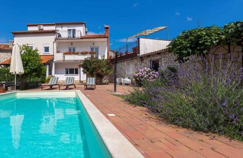 Kujici Casa | Holiday home with pool and air conditioning