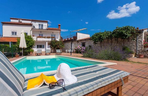 Kujici Casa | Holiday home with pool and air conditioning