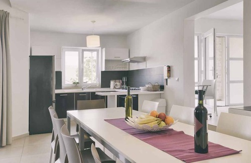 Muzini Casa | Casa vacacional con piscina y aire acondicionado