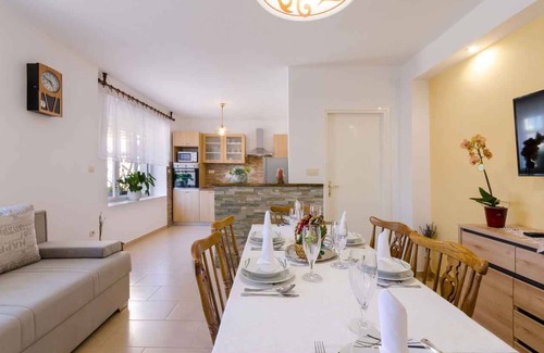 Vinodolska opcina Casa | Casa vacacional con piscina y aire acondicionado