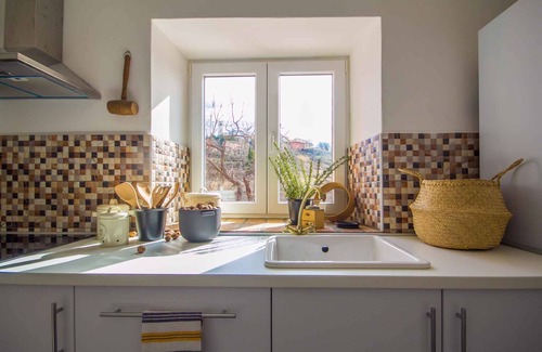 Oprtalj Casa | Casa vacacional Con piscina, aire acondicionado, barbacoa y en una zona tranquila.