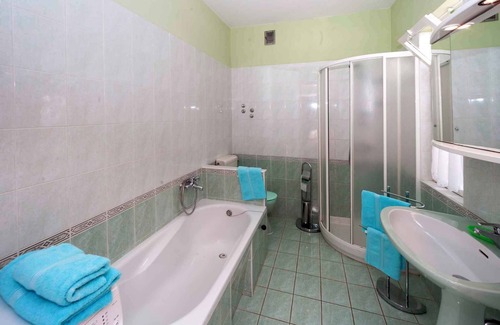 Snasici Casa | Casa vacacional con piscina en una zona tranquila para las familias