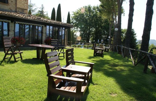 Montelparo Casa | Holiday Home with Pool Tennis Court Parking