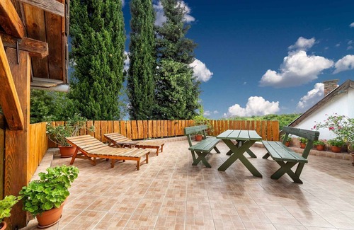 Fonyod Casa | Casa vacacional con piscina, wifi, lavavajillas