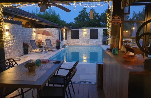 Montfermier Casa | Casa de vacaciones con piscina para 4-5 personas en sitio tranquilo