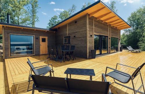 Lonashult Casa | Holiday home with sauna and lake view in scenic Lonashult