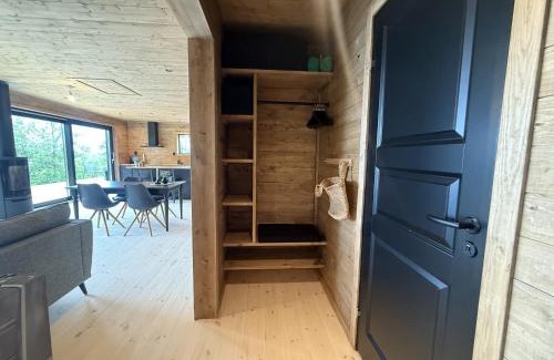 Lonashult Casa | Holiday home with sauna and lake view in scenic Lonashult