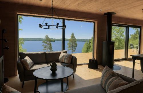 Lonashult Casa | Holiday home with sauna and lake view in scenic Lonashult
