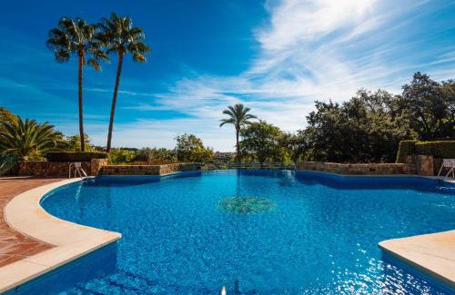 Elviria Apartamento | Holiday home, with sea views, south facing and close to the golf course and the beach, in Elviria Hills