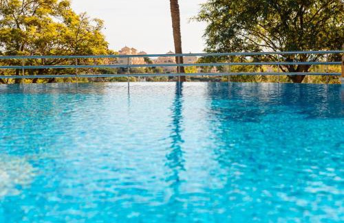 Elviria Apartamento | Holiday home, with sea views, south facing and close to the golf course and the beach, in Elviria Hills