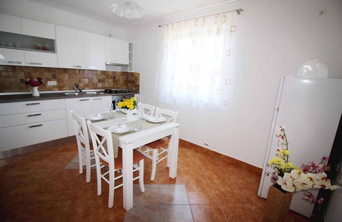Fuskulin Casa | Casa vacacional con terraza y posibilidad de hacer una barbacoa
