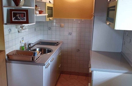 Bostanj Casa | Casa vacacional con terraza y aire acondicionado