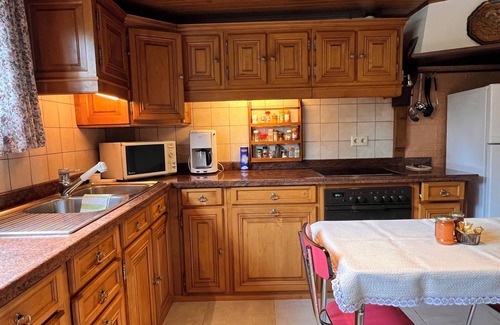 Trois-Ponts Casa | Holiday home with wood stove & spacious garden