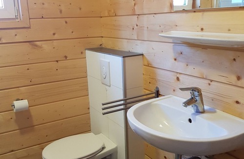 Hillesheim Casa | Casa de vacaciones 'Wolfshütte' con terraza privada, jardín privado y Wi-Fi