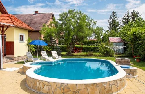 Balatonmariafurdo Casa | Holiday Home Yellow 2 by Interhome