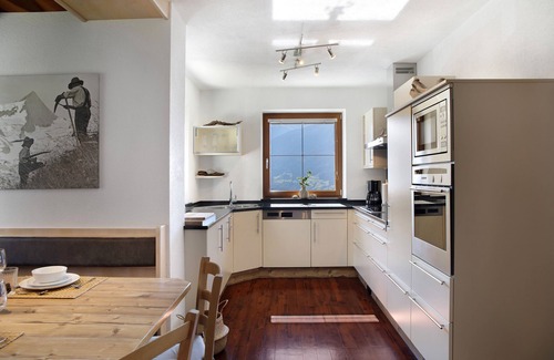 Zellberg Casa | Holiday Home 'Zillertalblick' with Mountain View, Private Terrace and Wi-Fi