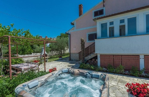 Sveti Lovrec Apartamento | Ferienhaus Zora with Whirlpool