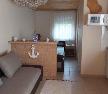 Balatonakali Apartamento | Holiday Homes in Balatonakali 37748