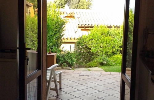 Costa Rei Villa | Casa de vacaciones de 10 minutos a pie del mar, rodeado de vegetación con un jardín privado
