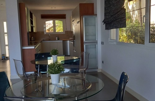 Montana la Data Casa | Vivienda Vacacional con Vista al Mar y Piscina Privada