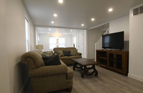 Michigan City Casa | Holiday House! Fully Renovated House, Minutes to EVERYTHING, Pet Friendly!