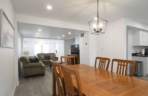 Michigan City Casa | Holiday House! Fully Renovated House, Minutes to EVERYTHING, Pet Friendly!