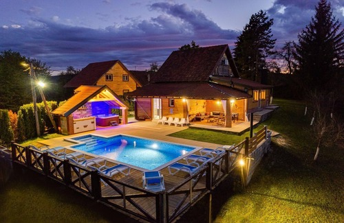 Gornje Dubrave Casa | Casa de vacaciones Gornje Dubrave para 1 - 7 personas con 3 dormitorios - Casa adosada