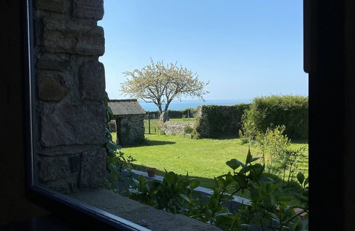 Morieux Casa | Holiday house in the castle park, near the beach with a very nice sea view