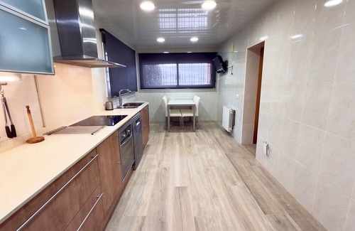 Vidreres Casa | Casa de vacaciones en Vidreres con piscina y pista basket privada