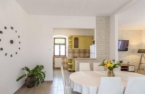 Tinjan Casa | Holiday House Karla Valentina