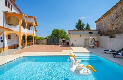 Tinjan Casa | Holiday House Karla Valentina