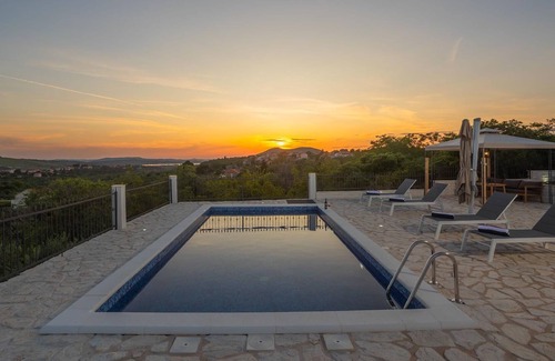 Sibenik Casa | Holiday house Sibenik for 1 - 10 persons with 3 bedrooms - Twin house