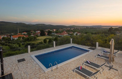 Sibenik Casa | Holiday house Sibenik for 1 - 10 persons with 3 bedrooms - Twin house