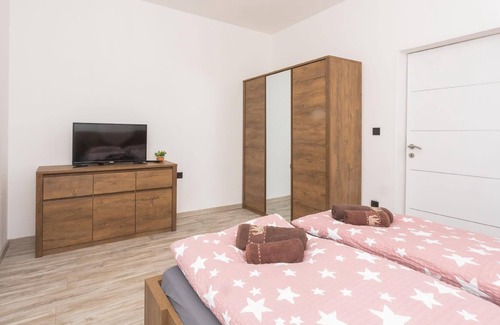 Drnis Casa | Holiday house Siveric for 1 - 8 persons with 4 bedrooms - Holiday house