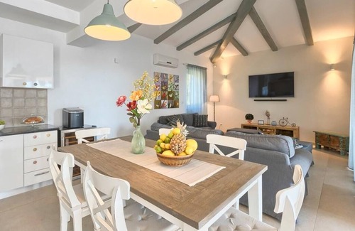 Muzini Casa | Holiday house Tomisici for 1 - 12 persons with 5 bedrooms - Holiday home