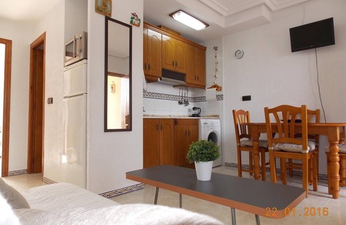 Torrevieja Casa | Casa de vacaciones 'Torre Mata' con terraza, piscina compartida y balcón