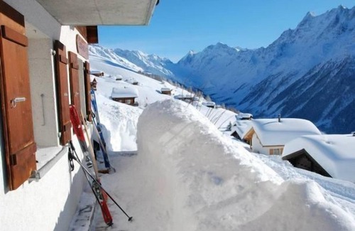 Wiler Chalet De Esquí | Holiday house Wiler for 1 - 8 persons with 4 bedrooms - Chalet