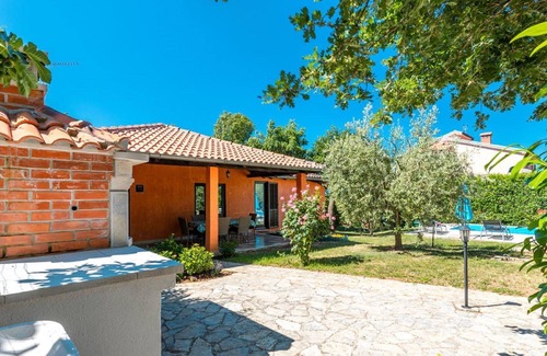 Sveti Lovrec Apartamento | Casa de vacaciones con piscina y amplio jardín para hasta 8 personas