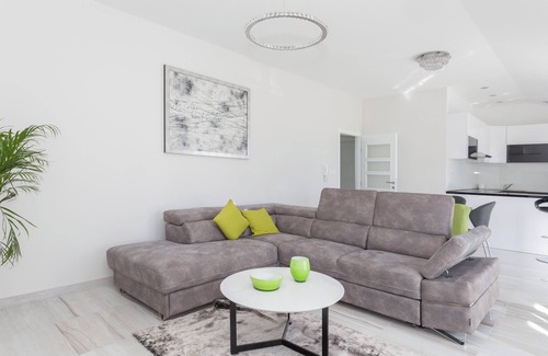 Stobrec Casa | Casa de vacaciones con 3 apartamentos, piscina y jacuzzi a 100 m de la playa