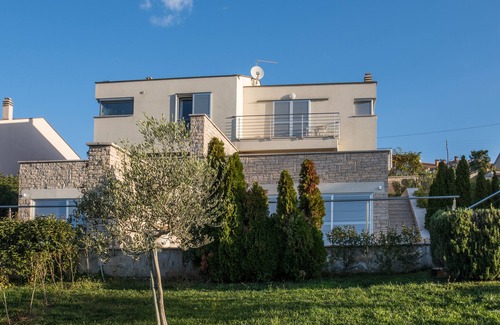 Brnobici Casa | Casa vacacional con piscina y fantásticas vistas al mar.