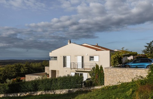 Brnobici Casa | Casa vacacional con piscina y fantásticas vistas al mar.